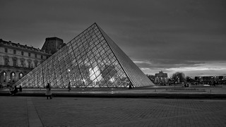 Paris   |   8  /  25    |